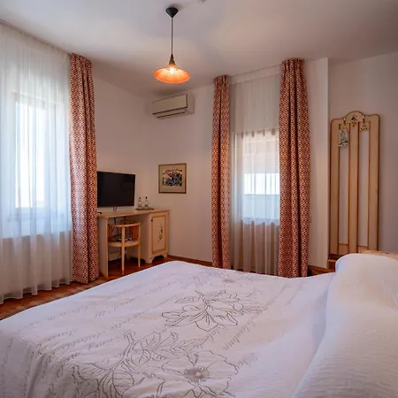 Casa Cranta 4* Brașov